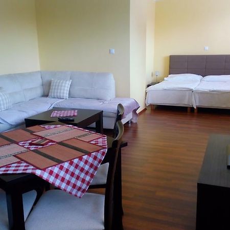 Guest House Mladosť Prešov Extérieur photo