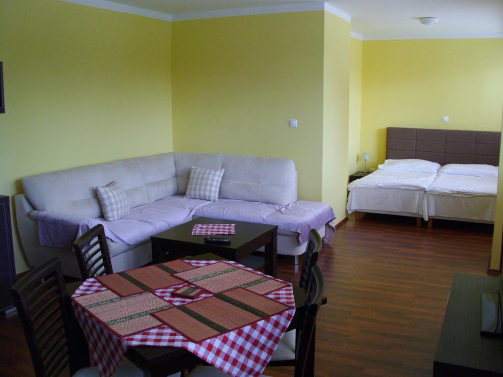Guest House Mladosť Prešov Extérieur photo